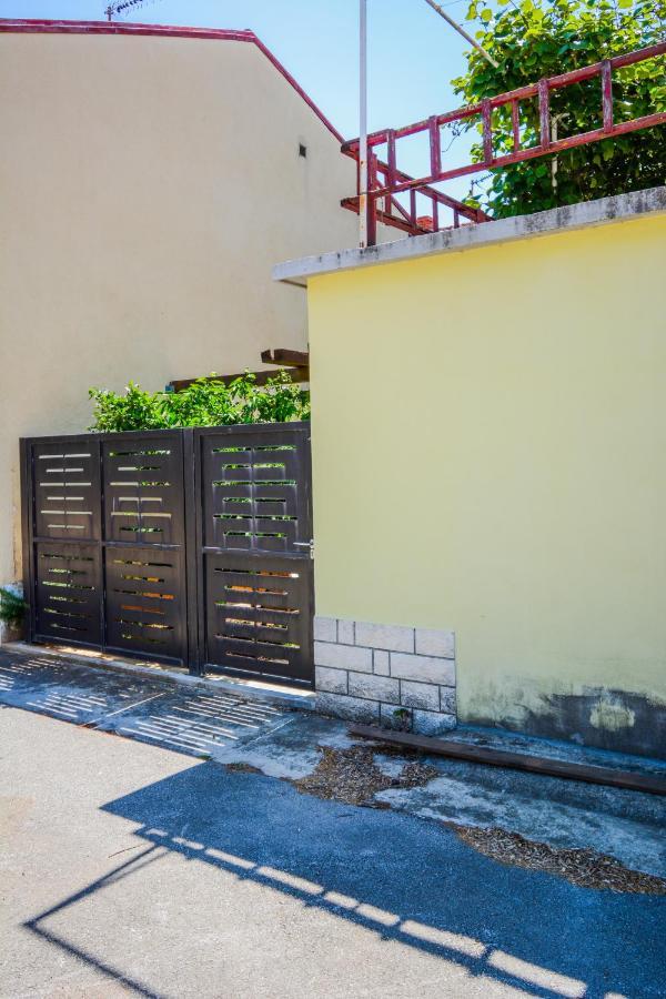 Apartment Grey&Yellow Zadar Bagian luar foto